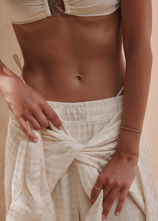 AURA BOTTOM