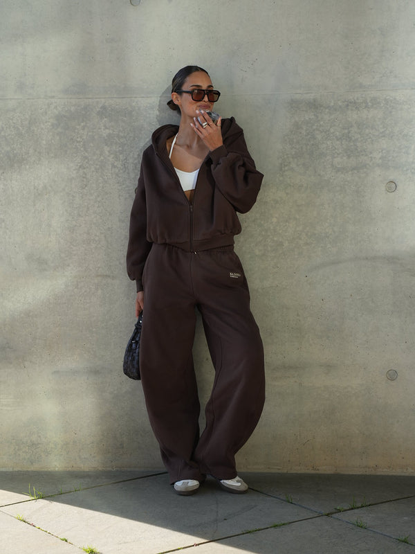 BROWN ESSENTIAL SWEATPANTS